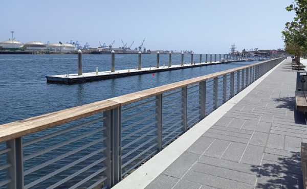 A 600ft/183m-long floating dock, built by Bellingham Marine, gives boaters first-time access to the waterfront in the Promenade and Town Square project, along with access to West Harbor when it opens in 2023.